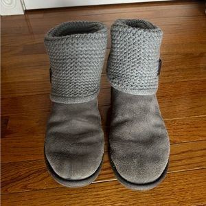Ugg Knit Boots - size 8. Good condition